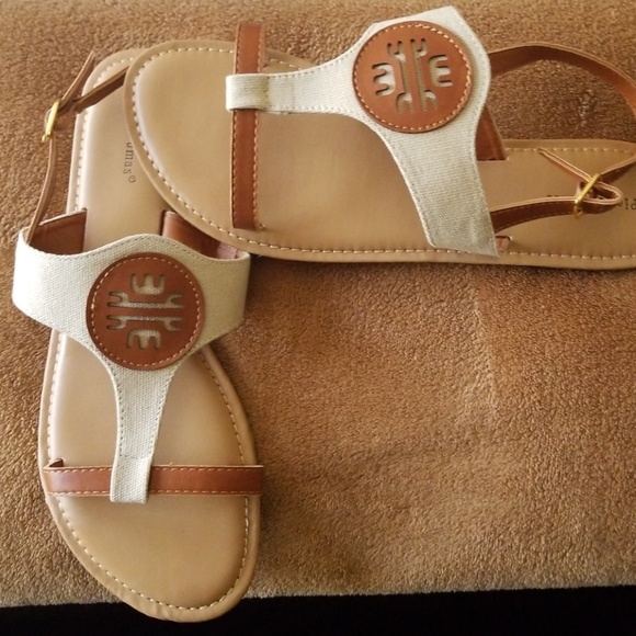 Sandal - Picture 2 of 3